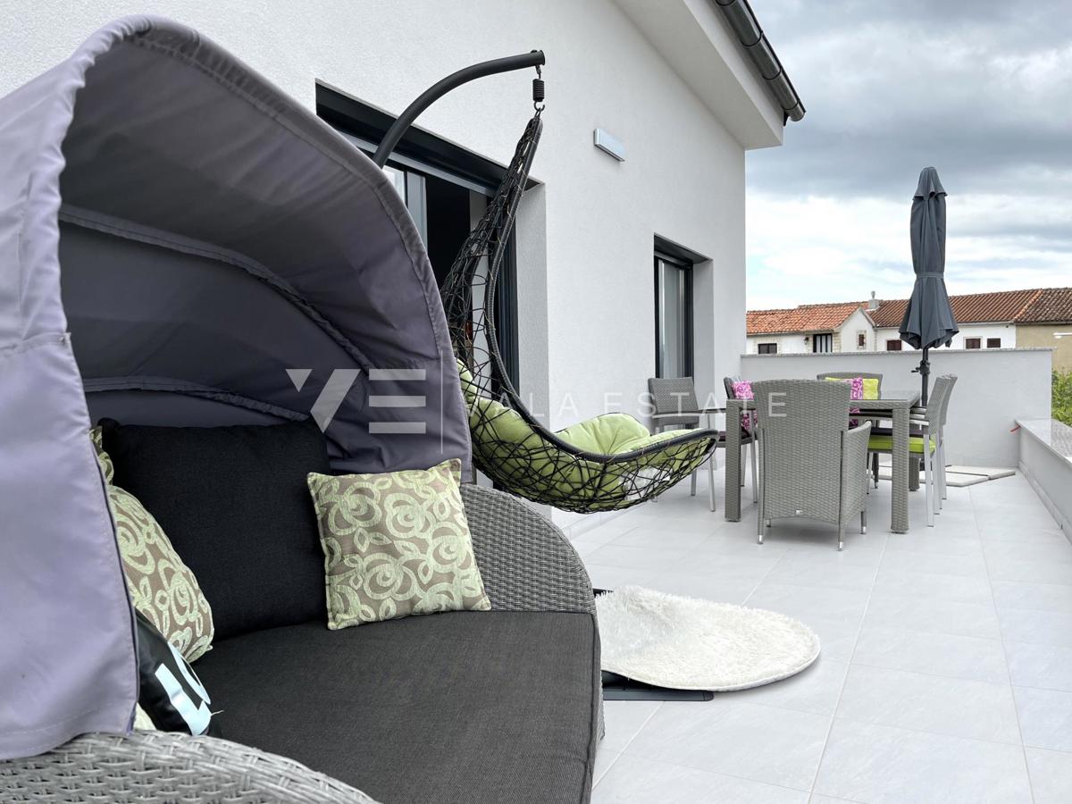 CASA INDIPENDENTE CON PISCINA E VISTA MARE