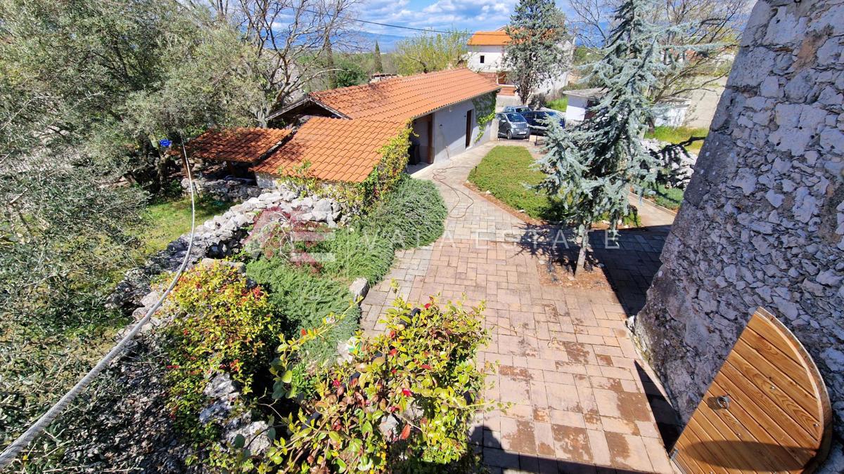 CASALE IN PIETRA RISTRUTTURATO CON VISTA MARE