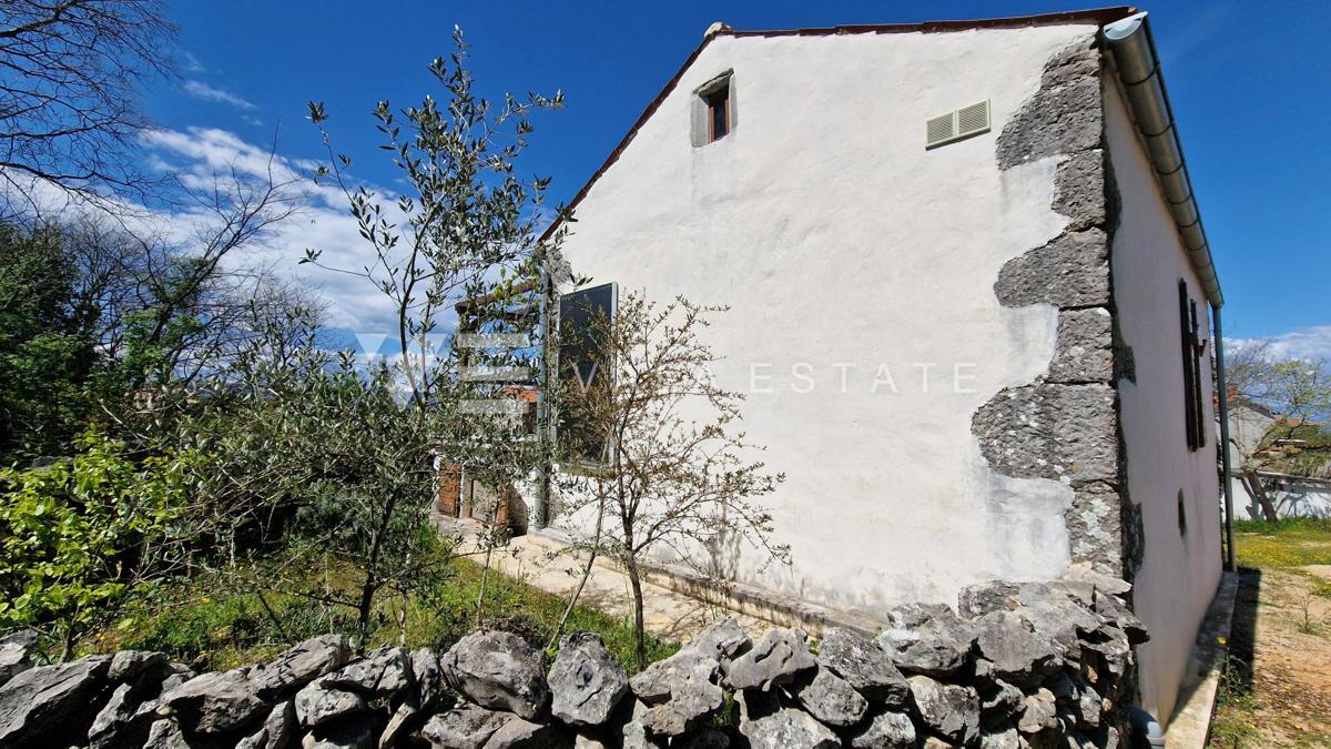CASALE IN PIETRA RISTRUTTURATO CON VISTA MARE