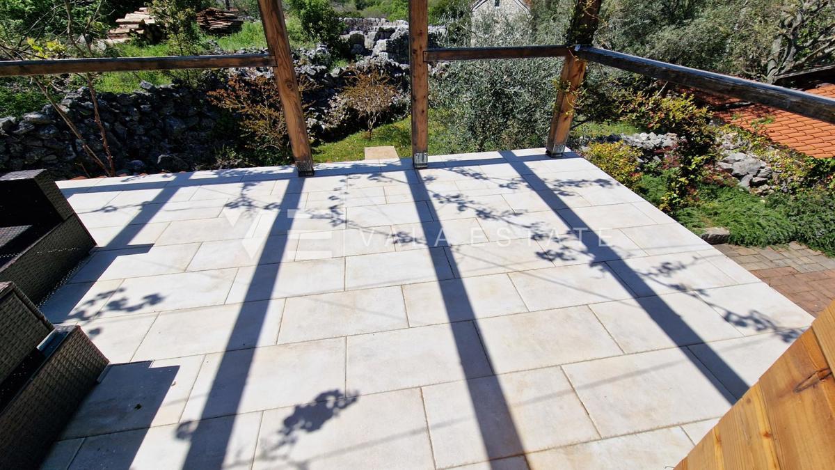 CASALE IN PIETRA RISTRUTTURATO CON VISTA MARE