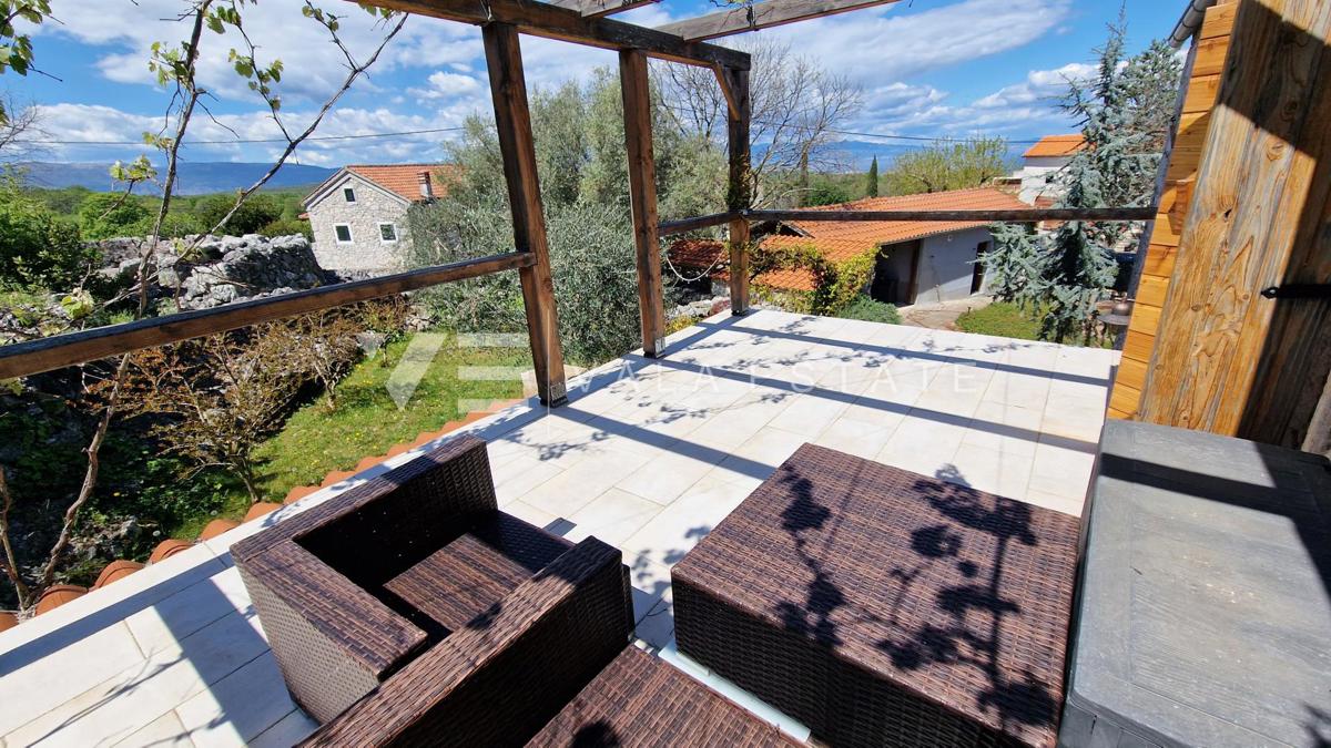 CASALE IN PIETRA RISTRUTTURATO CON VISTA MARE