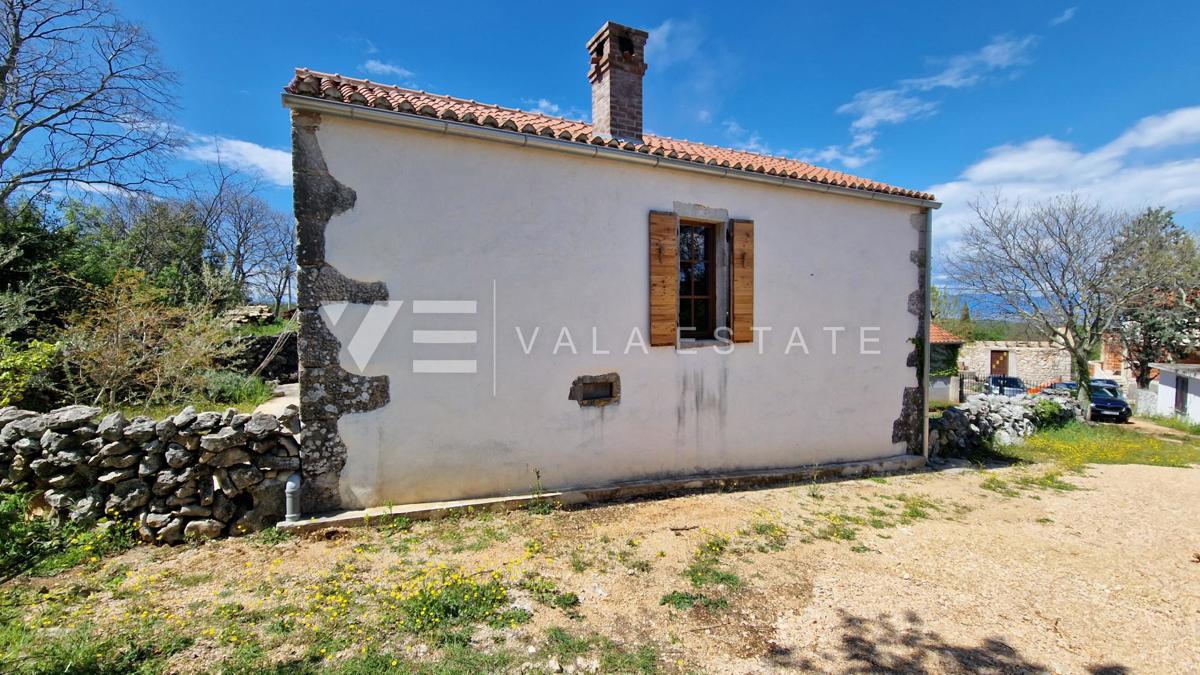 CASALE IN PIETRA RISTRUTTURATO CON VISTA MARE