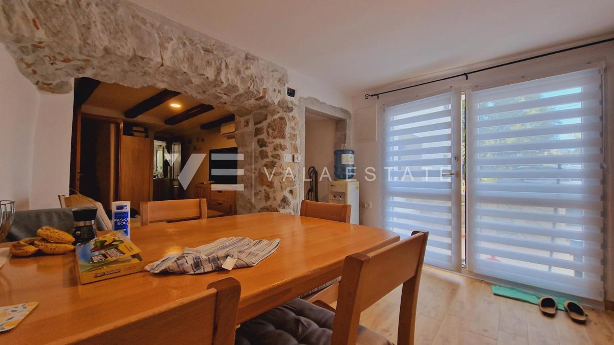 CASALE IN PIETRA RISTRUTTURATO IN POSIZIONE TRANQUILLA