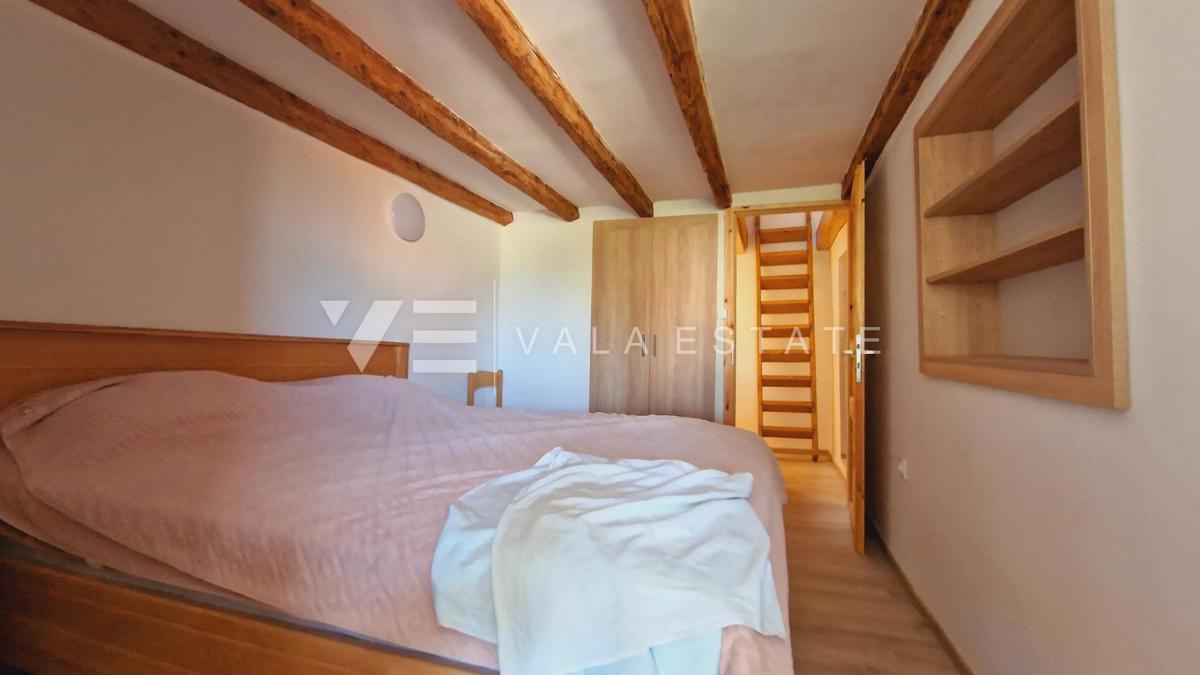 CASALE IN PIETRA RISTRUTTURATO IN POSIZIONE TRANQUILLA