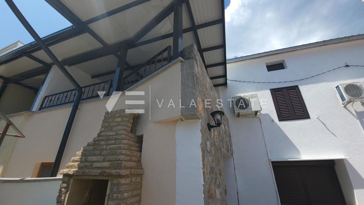 CASALE IN PIETRA RISTRUTTURATO IN POSIZIONE TRANQUILLA