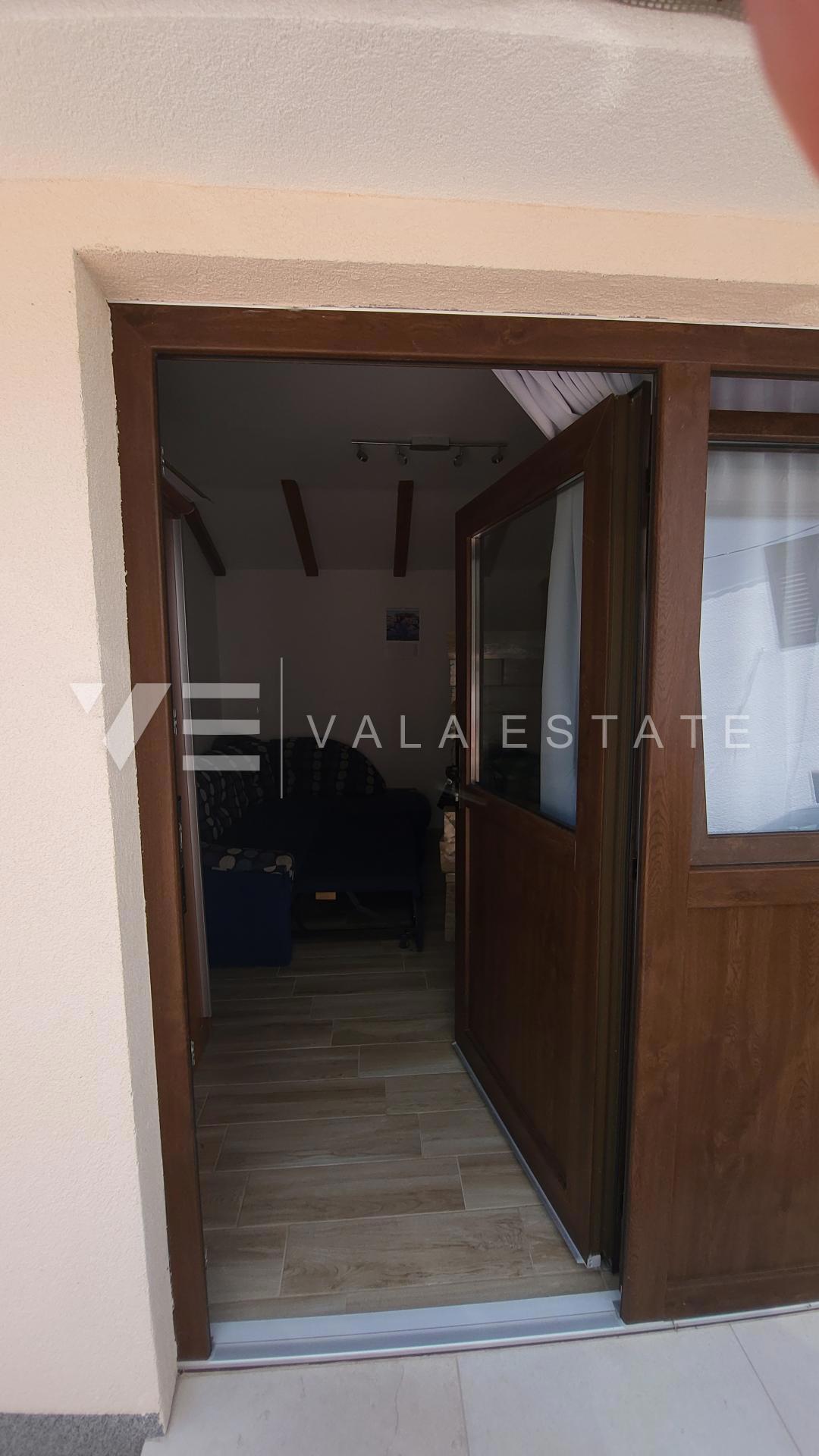 CASALE IN PIETRA RISTRUTTURATO IN POSIZIONE TRANQUILLA