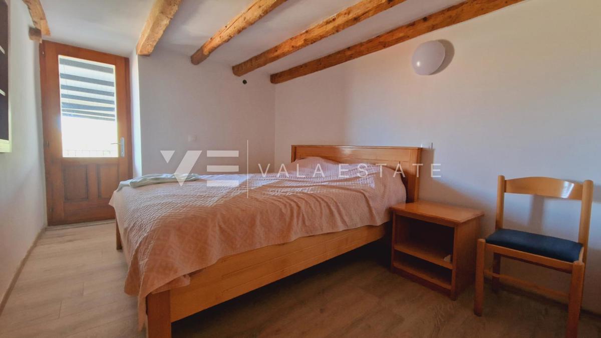 CASALE IN PIETRA RISTRUTTURATO IN POSIZIONE TRANQUILLA
