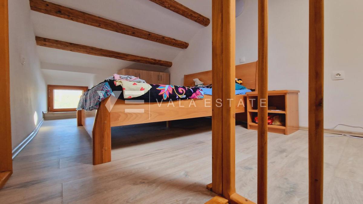 CASALE IN PIETRA RISTRUTTURATO IN POSIZIONE TRANQUILLA
