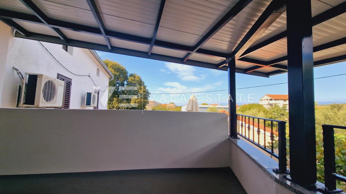 CASALE IN PIETRA RISTRUTTURATO IN POSIZIONE TRANQUILLA
