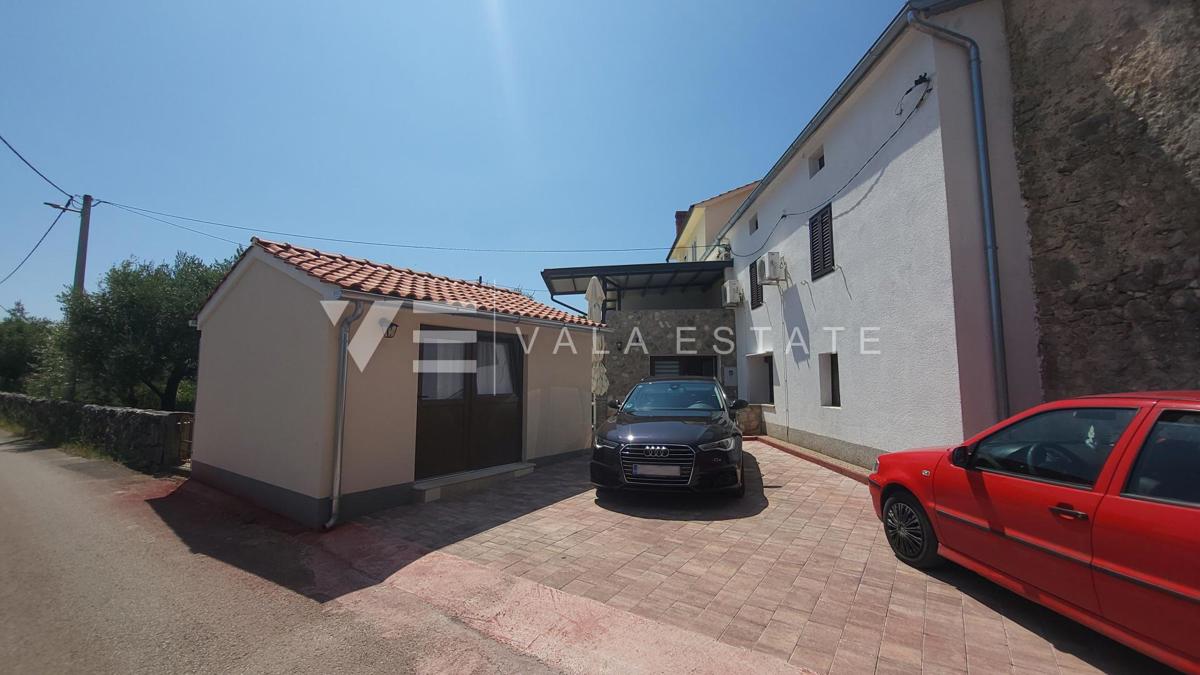 CASALE IN PIETRA RISTRUTTURATO IN POSIZIONE TRANQUILLA