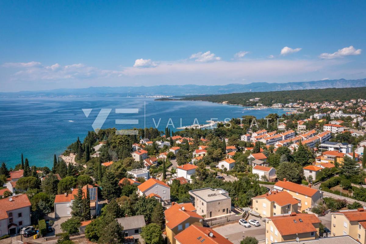 APPARTAMENTO DI LUSSO CON PISCINA VICINO DELLA SPIAGGIA