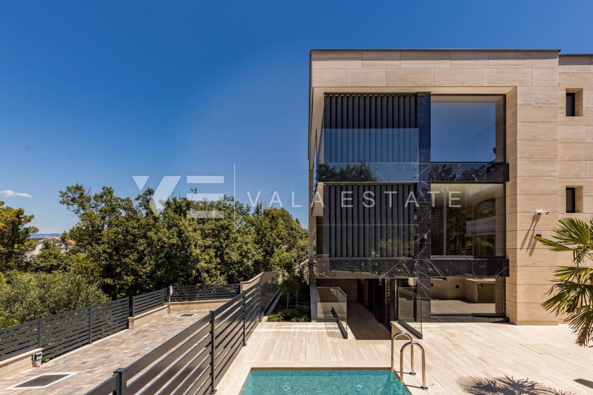 APPARTAMENTO DI LUSSO CON PISCINA VICINO DELLA SPIAGGIA