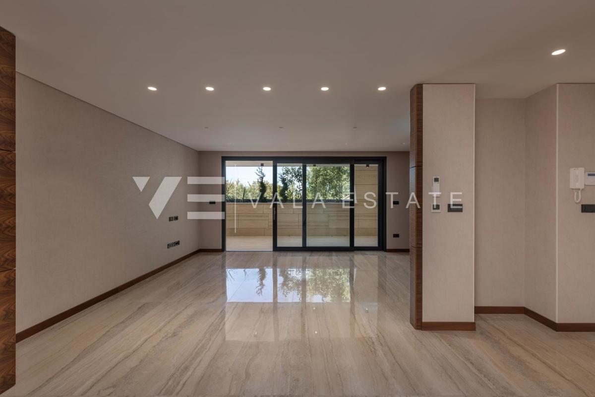 APPARTAMENTO DI LUSSO CON PISCINA VICINO DELLA SPIAGGIA