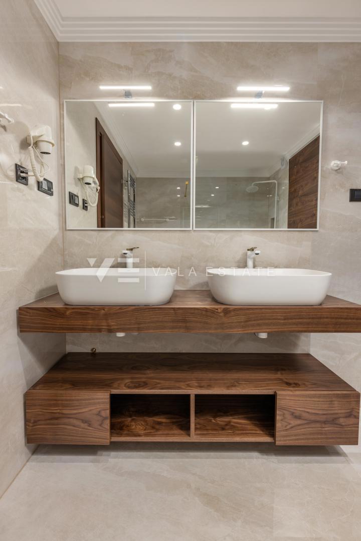 APPARTAMENTO DI LUSSO CON PISCINA VICINO DELLA SPIAGGIA