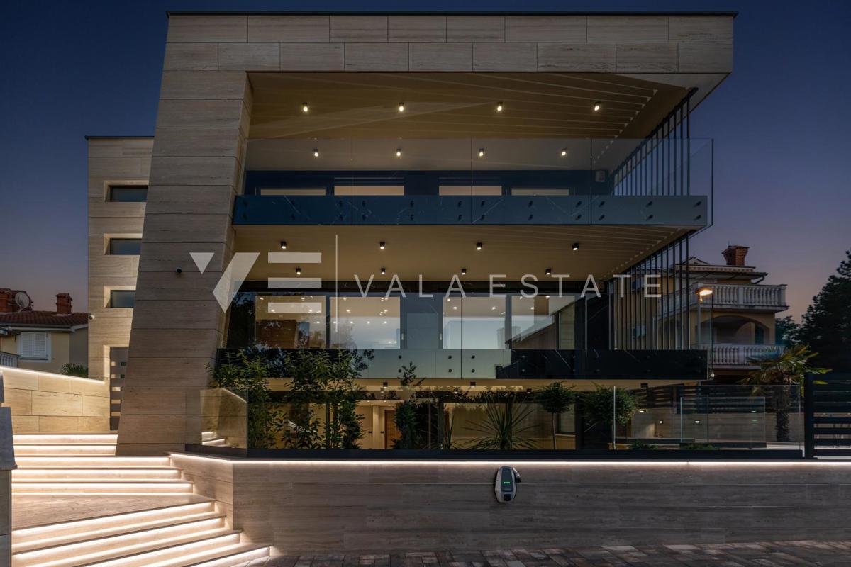 APPARTAMENTO DI LUSSO CON PISCINA VICINO DELLA SPIAGGIA