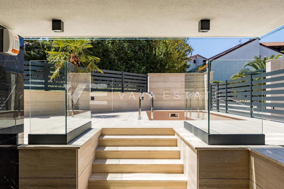 APPARTAMENTO DI LUSSO CON PISCINA VICINO DELLA SPIAGGIA