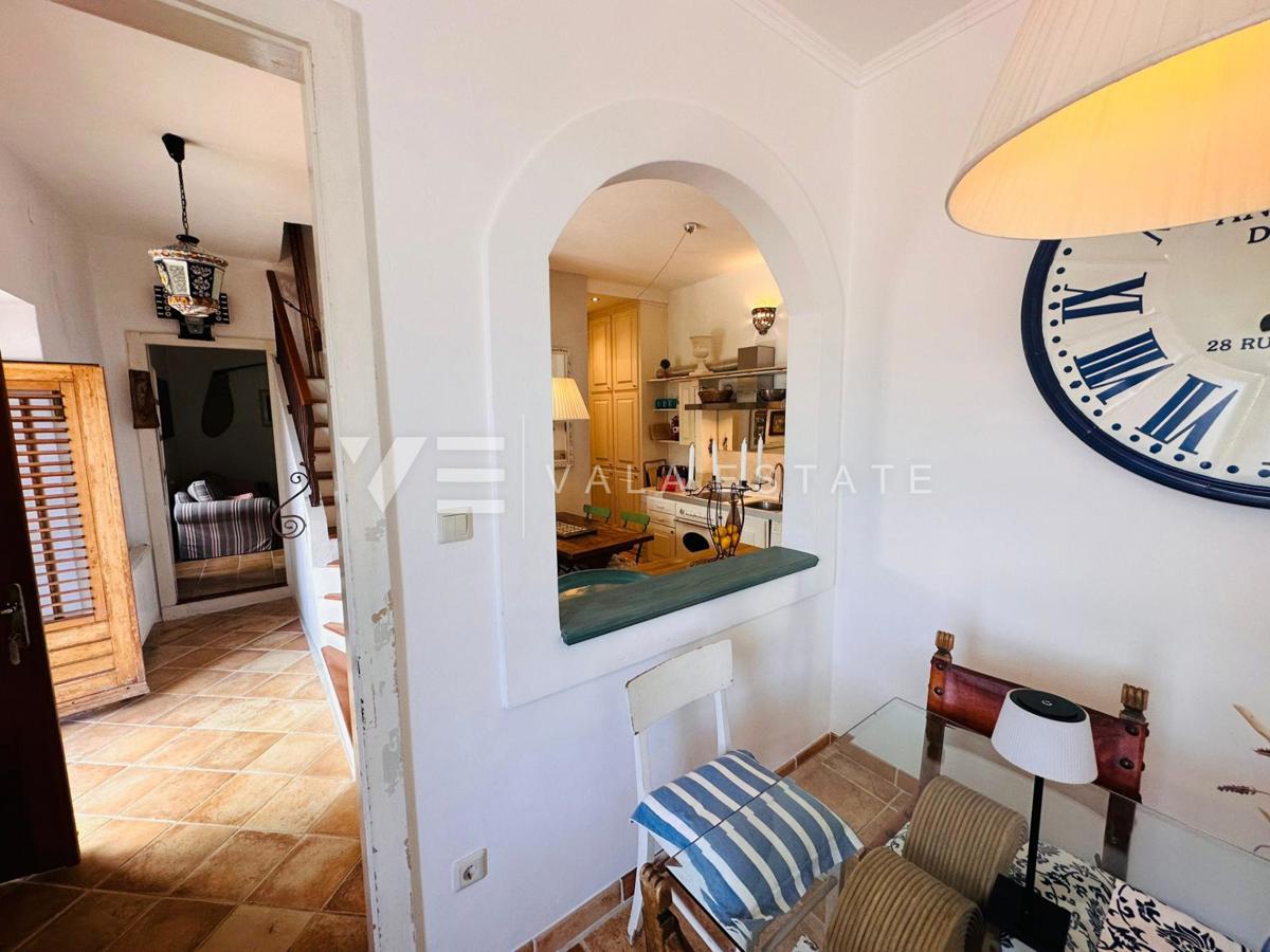 CASA IN PIETRA RISTRUTTURATA IN PRIMA FILA AL MARE E ALLA SPIAGGIA