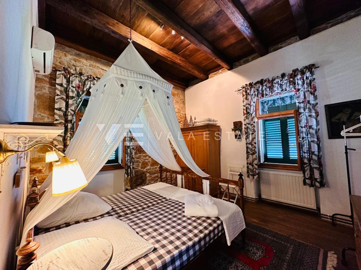 CASA IN PIETRA RISTRUTTURATA IN PRIMA FILA AL MARE E ALLA SPIAGGIA