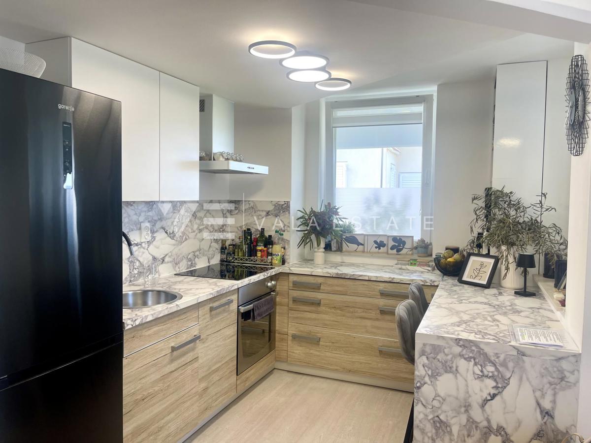 APPARTAMENTO CON VISTA MARE APERTA