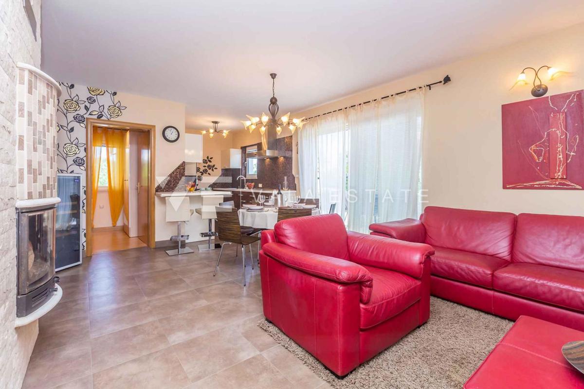 CASA INDIPENDENTE CON PISCINA IN POSIZIONE TRANQUILLA
