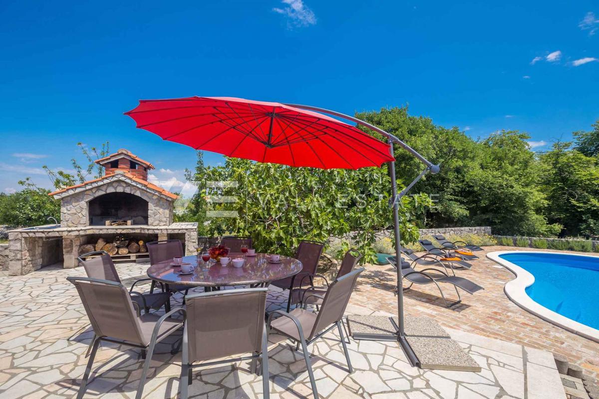 CASA INDIPENDENTE CON PISCINA IN POSIZIONE TRANQUILLA