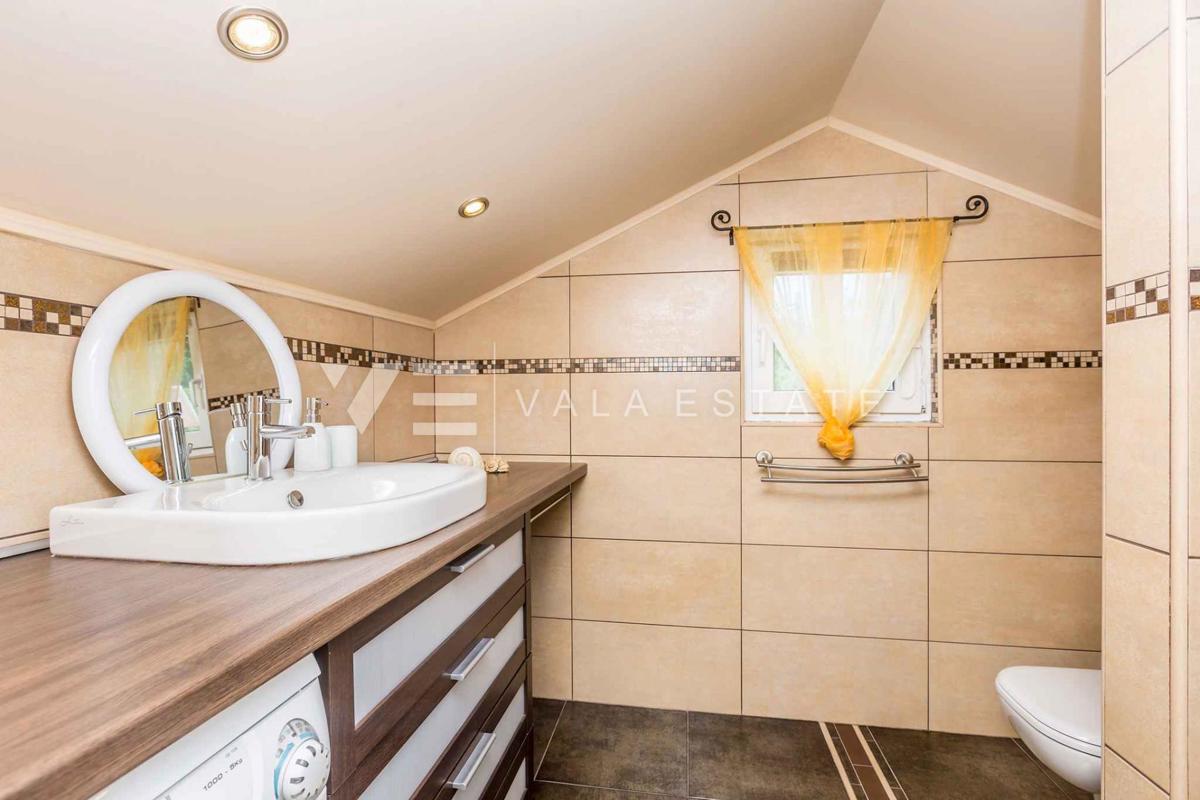 CASA INDIPENDENTE CON PISCINA IN POSIZIONE TRANQUILLA