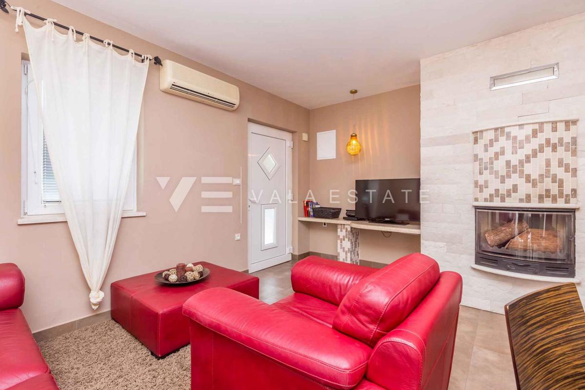 CASA INDIPENDENTE CON PISCINA IN POSIZIONE TRANQUILLA