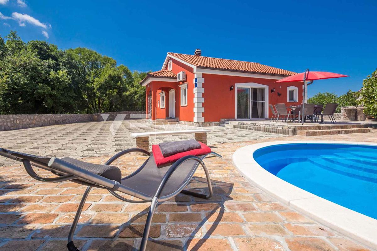 CASA INDIPENDENTE CON PISCINA IN POSIZIONE TRANQUILLA