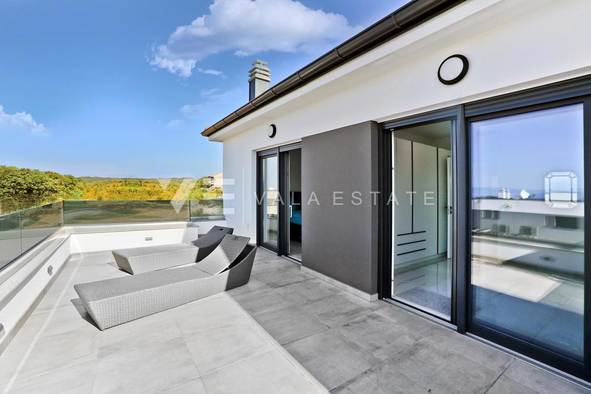  MODERNA CASA INDIPENDENTE CON PISCINA E VISTA MARE