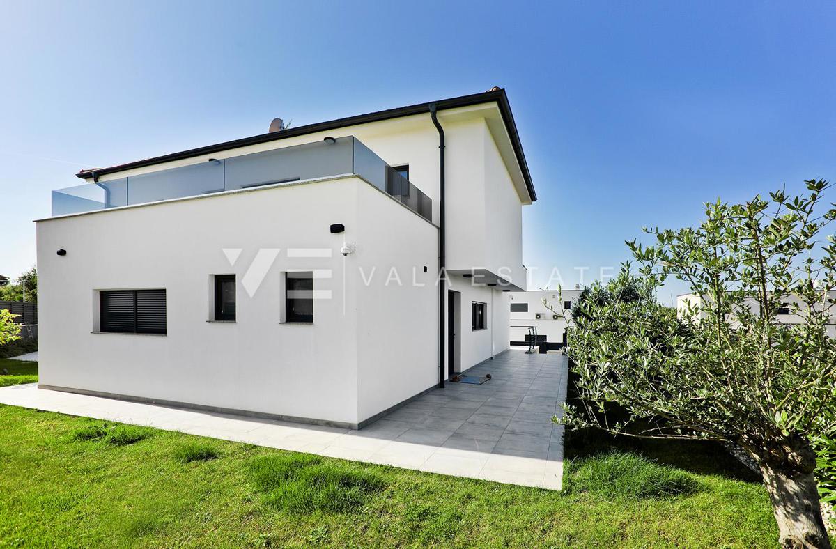  MODERNA CASA INDIPENDENTE CON PISCINA E VISTA MARE