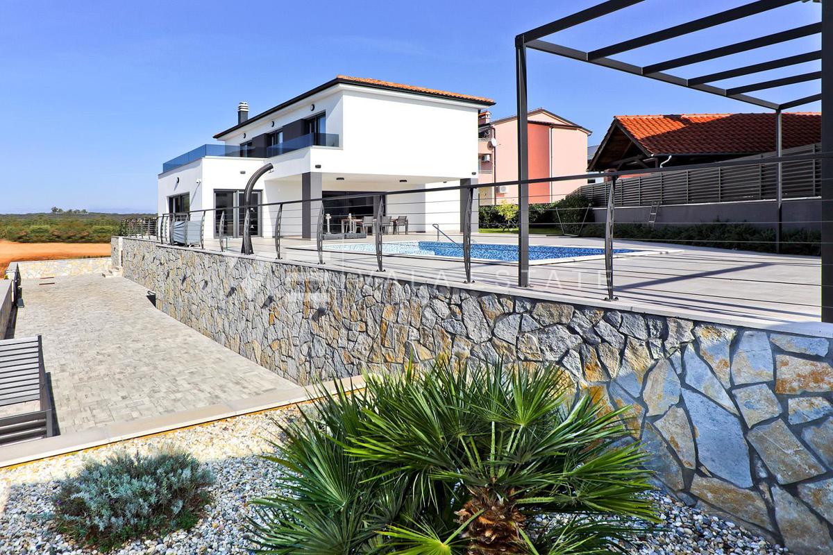  MODERNA CASA INDIPENDENTE CON PISCINA E VISTA MARE