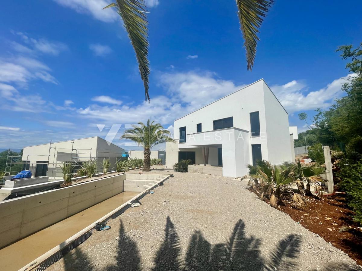 VILLA DI LUSSO CON PISCINA E VISTA MARE
