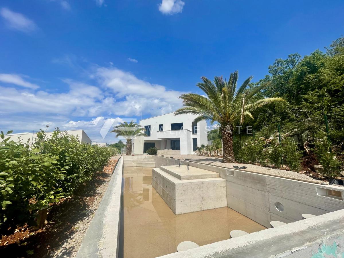 VILLA DI LUSSO CON PISCINA E VISTA MARE