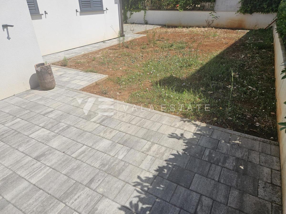 COMODO APPARTAMENTO AL PIANO TERRA CON GIARDINO IN OTTIMA POSIZIONE