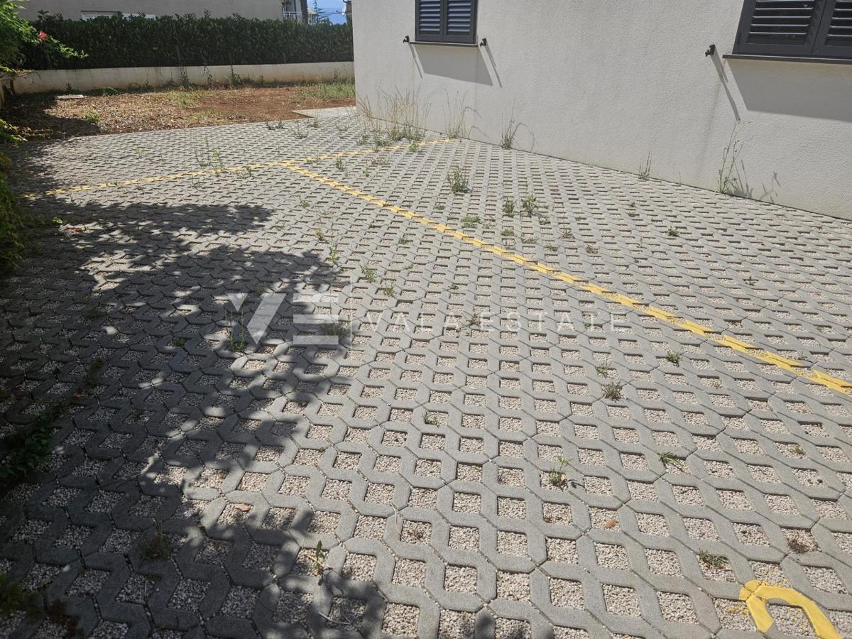 COMODO APPARTAMENTO AL PIANO TERRA CON GIARDINO IN OTTIMA POSIZIONE