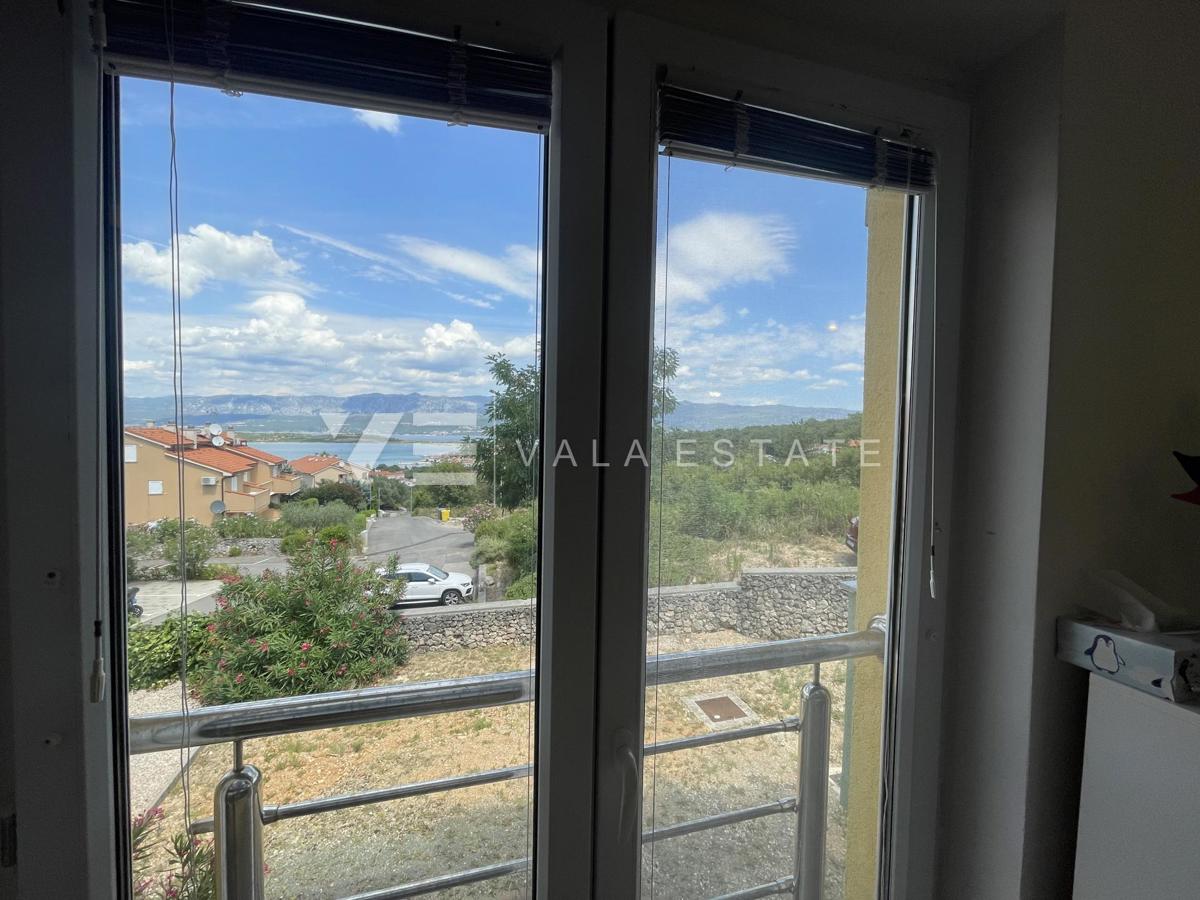 CONFORTEVOLE APPARTAMENTO ARREDATO CON UNA BELLISSIMA VISTA MARE