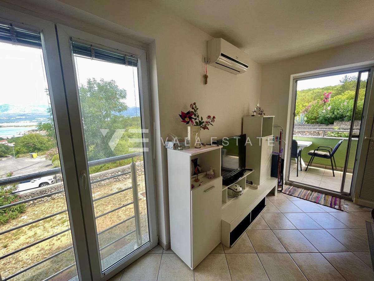 CONFORTEVOLE APPARTAMENTO ARREDATO CON UNA BELLISSIMA VISTA MARE