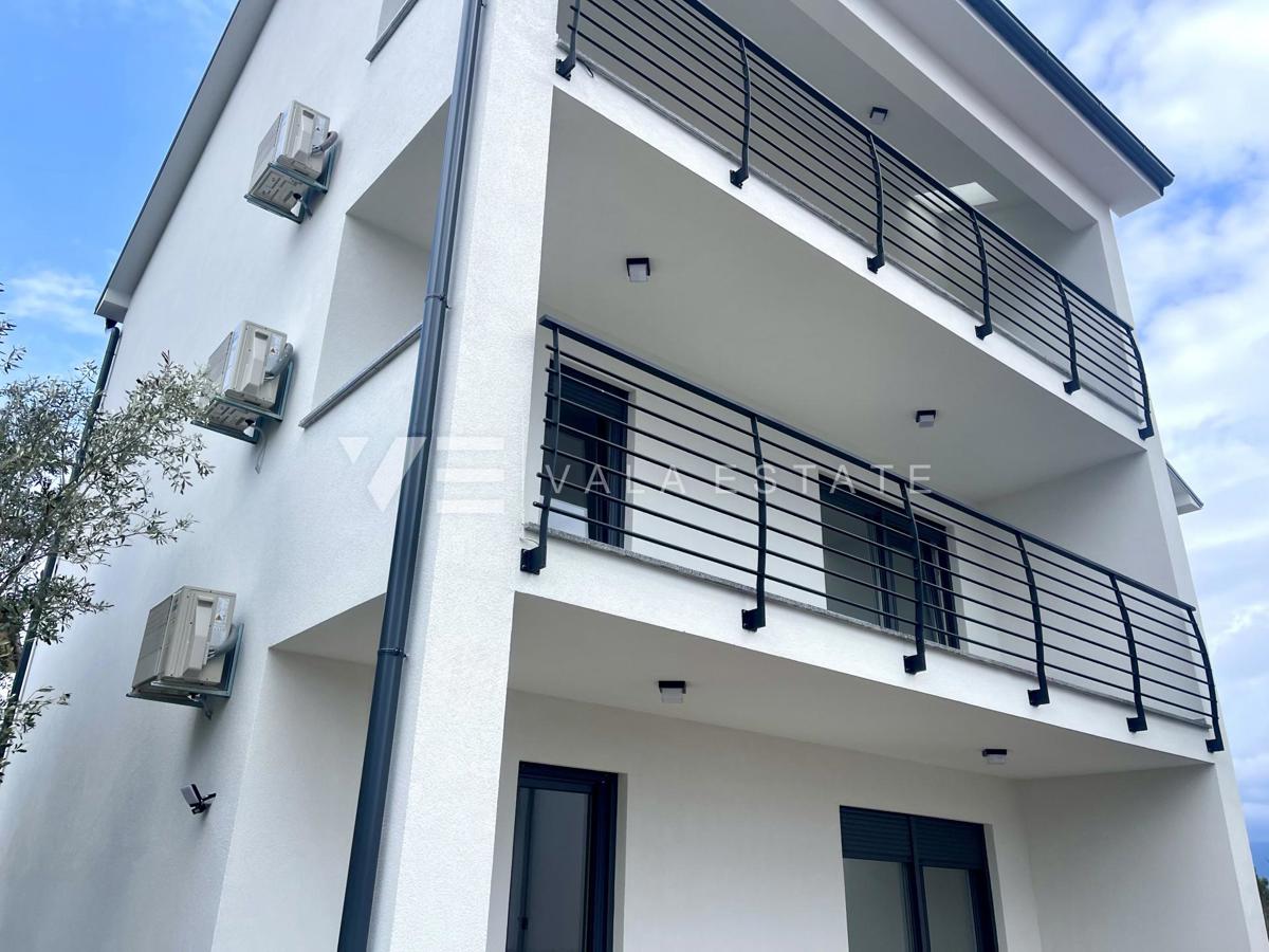 APPARTAMENTO IN POSIZIONE TRANQUILLA CON VISTA MARE