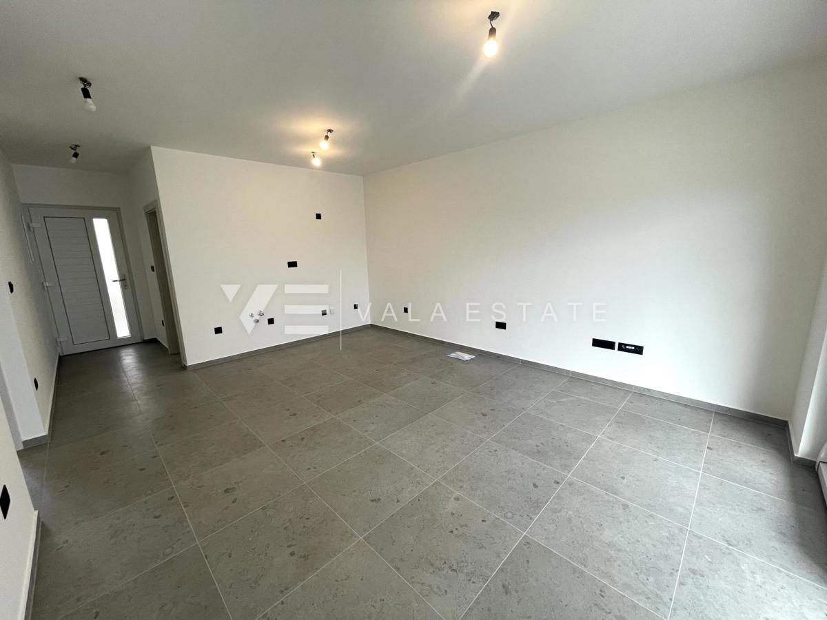 APPARTAMENTO IN POSIZIONE TRANQUILLA CON VISTA MARE