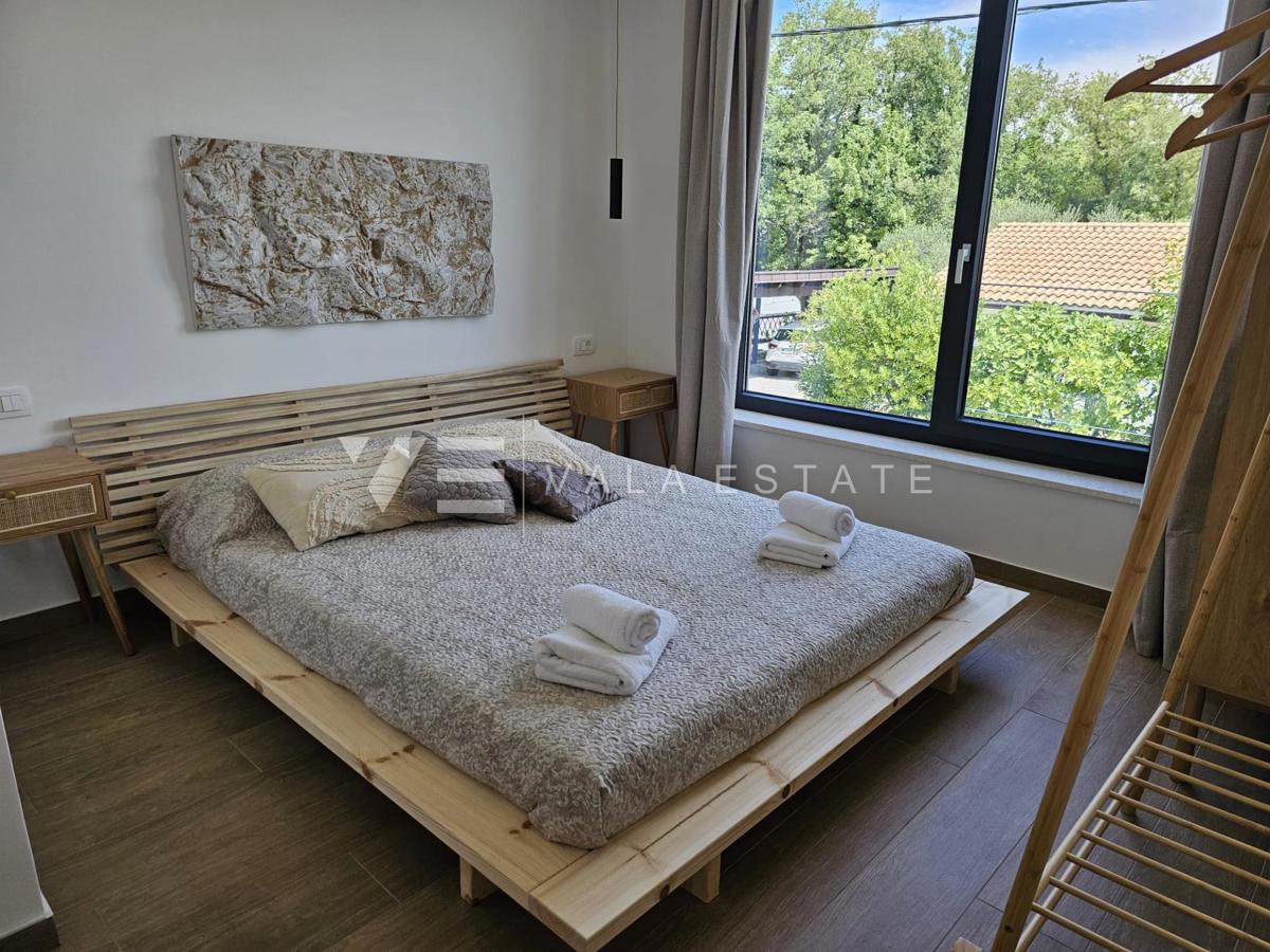 VILLA MODERNA INDIPENDENTE CON PISCINA IN POSIZIONE TRANQUILLA