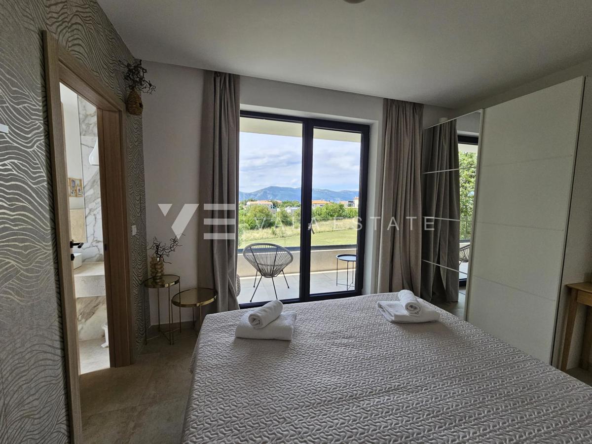 VILLA MODERNA INDIPENDENTE CON PISCINA IN POSIZIONE TRANQUILLA