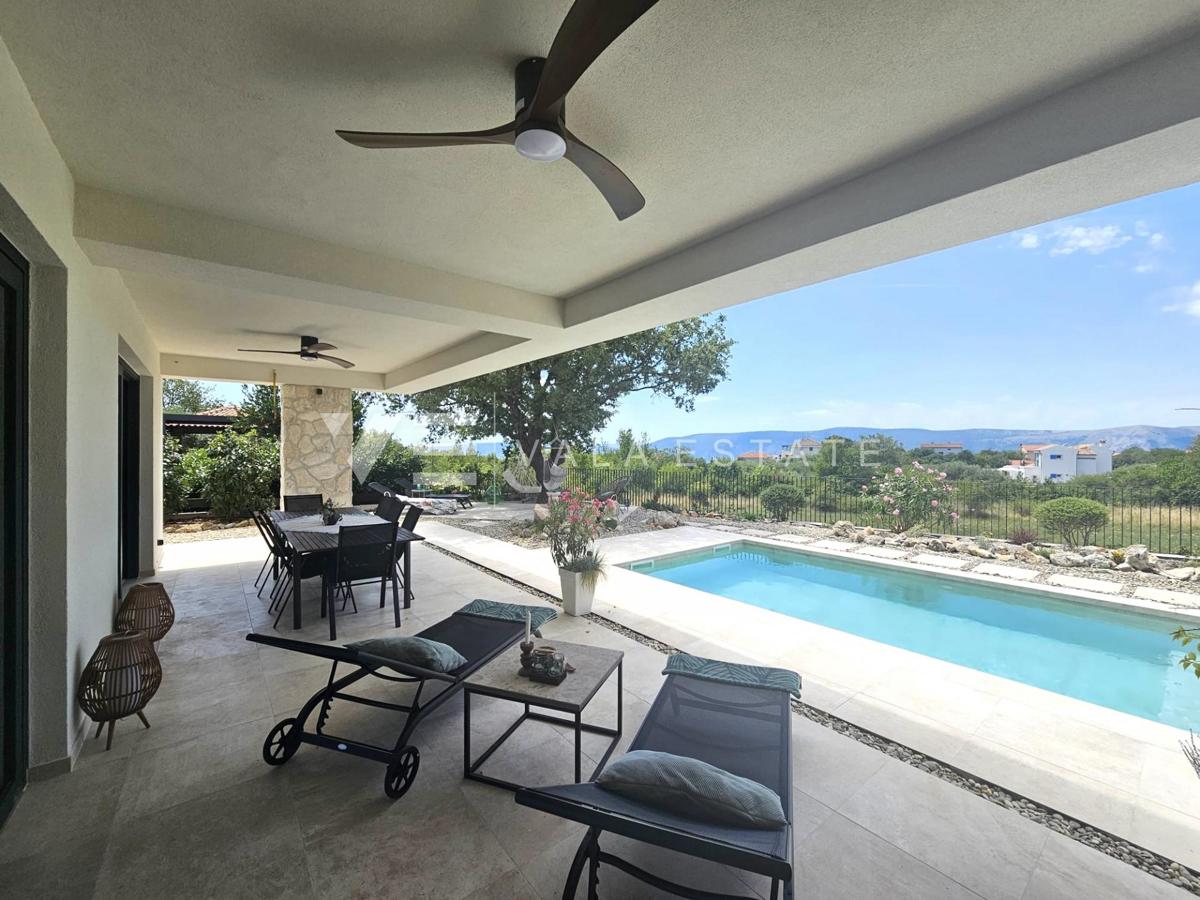 VILLA MODERNA INDIPENDENTE CON PISCINA IN POSIZIONE TRANQUILLA