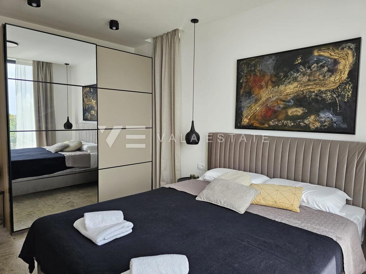 VILLA MODERNA INDIPENDENTE CON PISCINA IN POSIZIONE TRANQUILLA