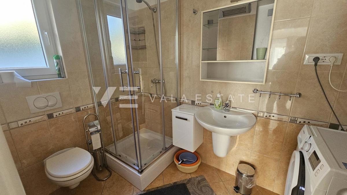 APPARTAMENTO CON TRE CAMERE DA LETTO CON VISTA MARE VICINO ALLA SPIAGGIA