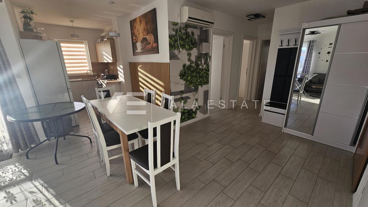 APPARTAMENTO CON TRE CAMERE DA LETTO CON VISTA MARE VICINO ALLA SPIAGGIA