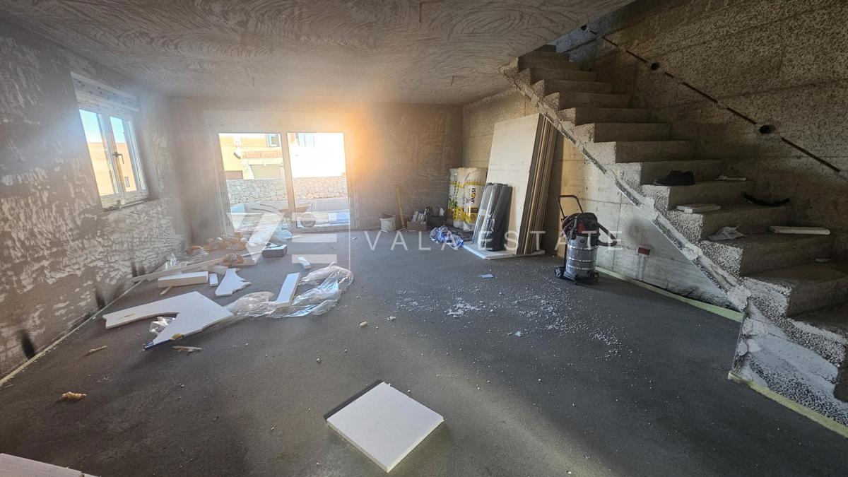 NUOVA CASA BIFAMILIARE CON PISCINA A SOLI 200 M DAL MARE