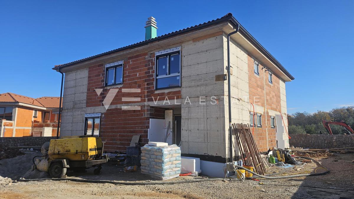 NUOVA CASA BIFAMILIARE CON PISCINA A SOLI 200 M DAL MARE