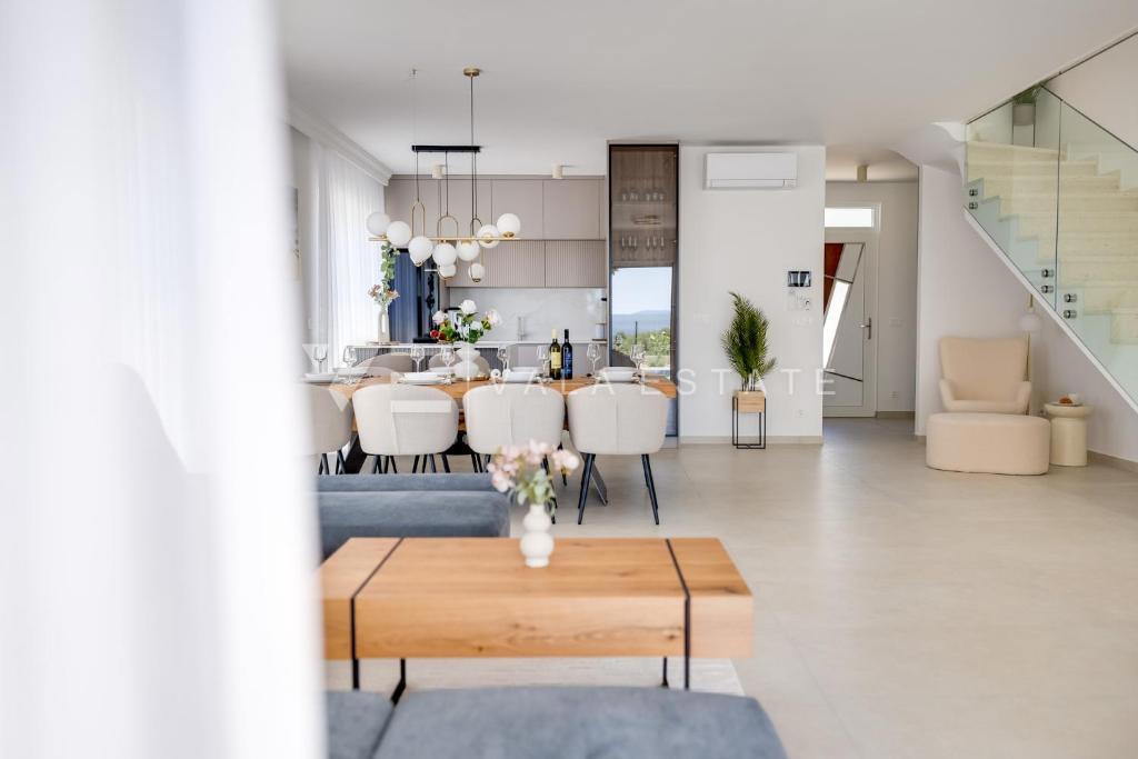 NUOVA CASA INDIPENDENTE CON PISCINA VICINO AL MARE