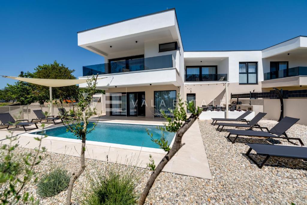 NUOVA CASA INDIPENDENTE CON PISCINA VICINO AL MARE