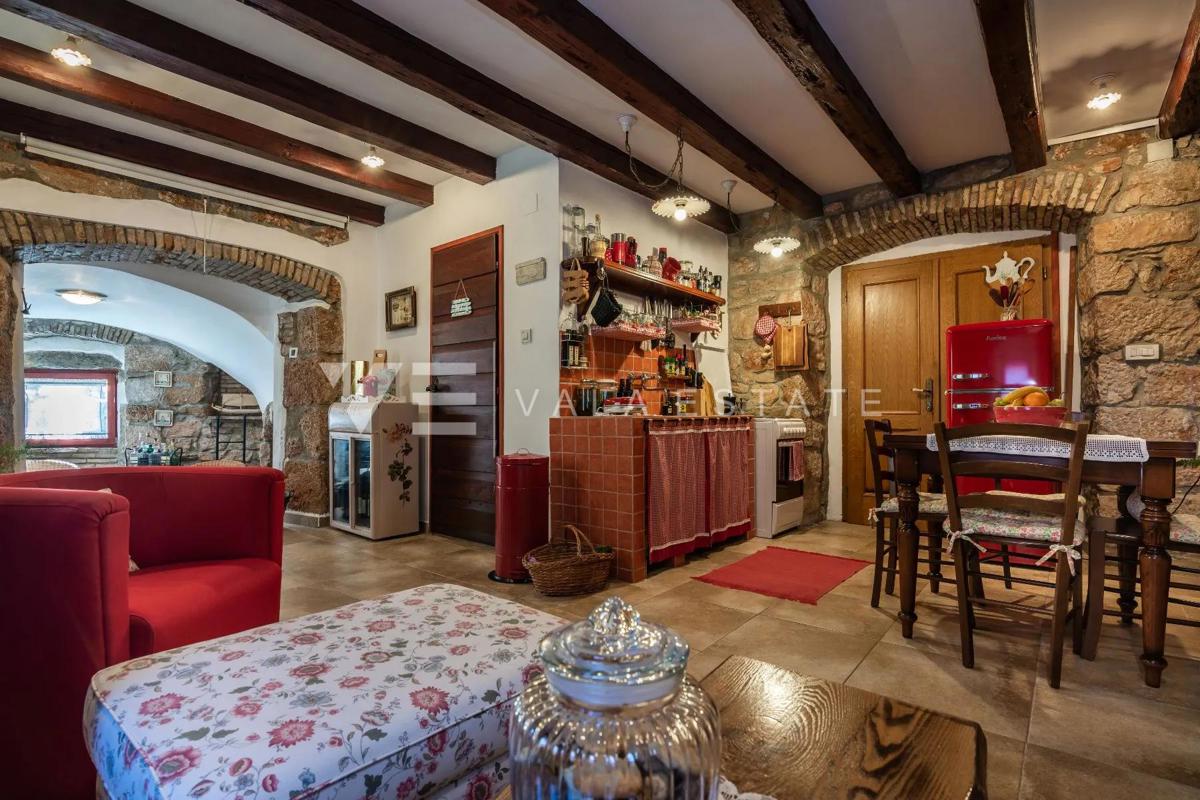 APPARTAMENTO RISTRUTTURATO CON GIARDINO A 50 M DAL MARE